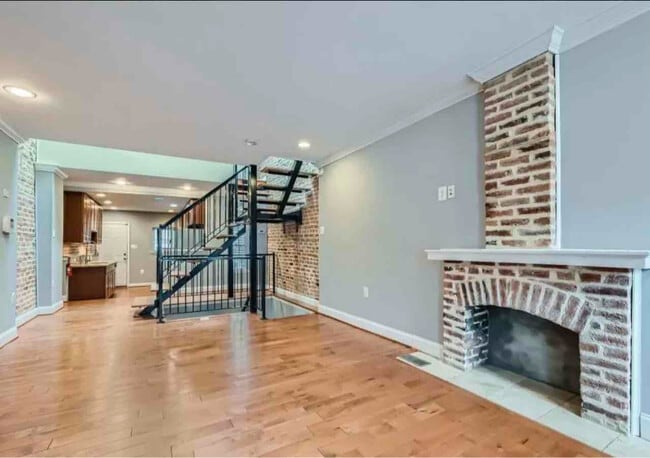 Building Photo - 227 N Milton Ave