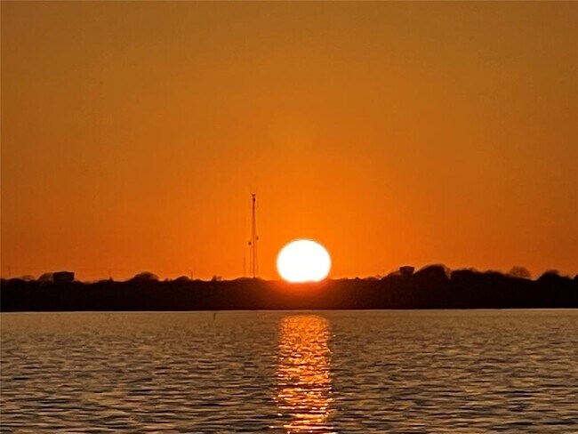 Foto del edificio - 3922 Mediterranean St