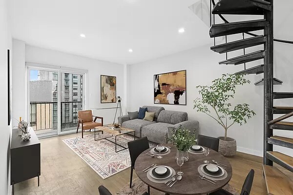 Primary Photo - 350 W 14th St