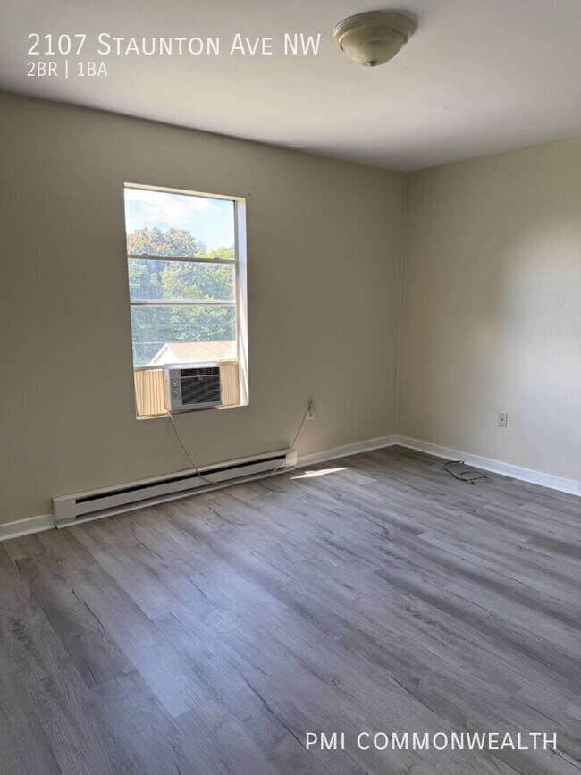 Foto del edificio - 2107 Staunton Ave NW