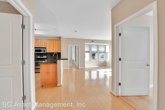 Building Photo - 2 br, 2 bath Condo - 655 12th Street Unit 323