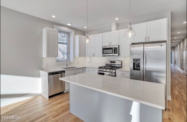 Building Photo - 3 br, 2 bath Condo - 3759 S Lake Park Ave ...