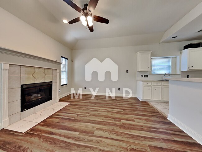 Building Photo - 1915 Oak Hollow Ct