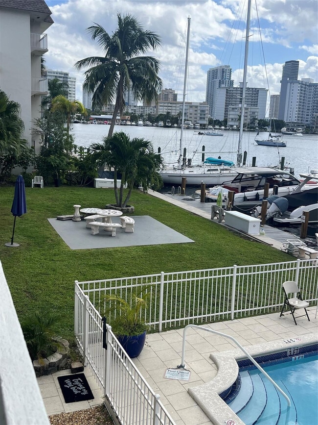 Foto del edificio - 2100 Diana Dr