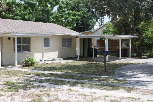 Building Photo - 2337 N Crystal Lake Dr