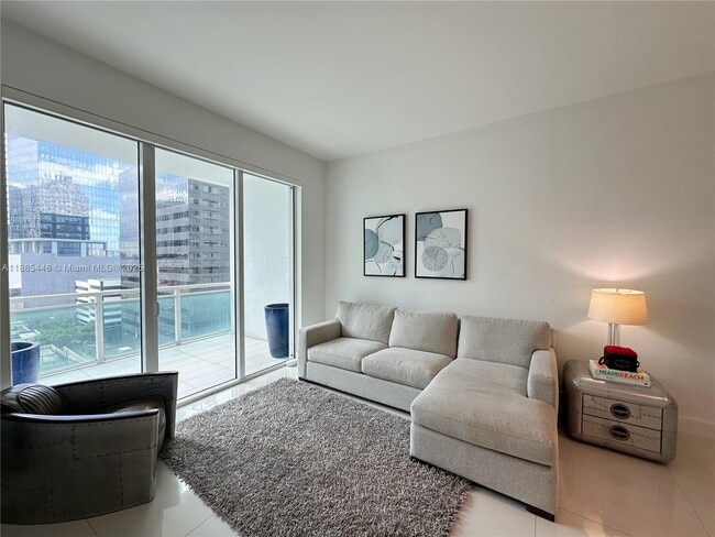 Building Photo - 950 Brickell Bay Dr