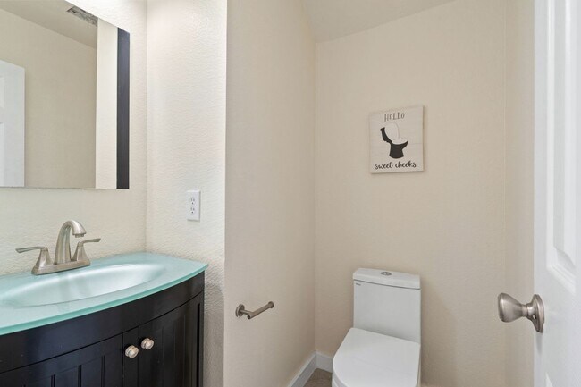 Building Photo - 1339 Barclay Dr