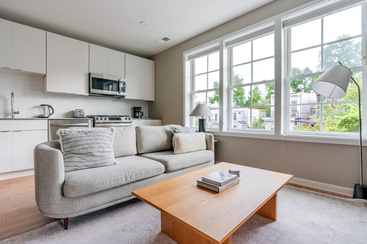 Primary Photo - 2210 Wisconsin Ave NW