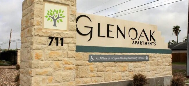 Foto del edificio - 711 Glenoak Dr