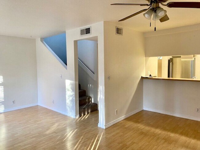 Foto del edificio - 2 Bedroom, 2-Story Comstock Ct. Condominium