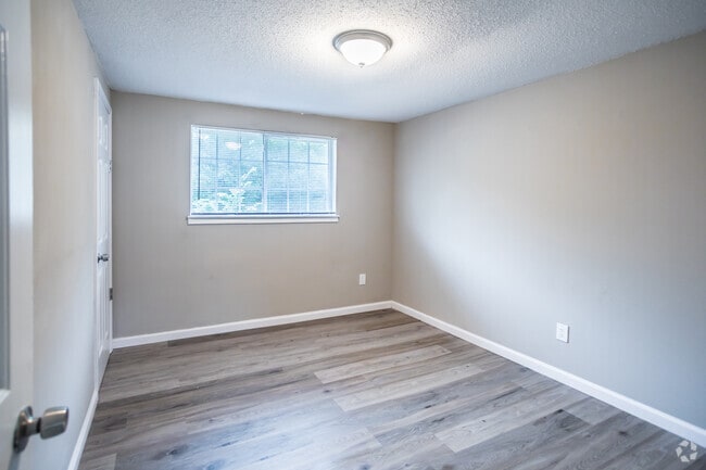2 BR, 1 BA - 620 SF - Villages at Harrison Creek- $1000.00 off!
