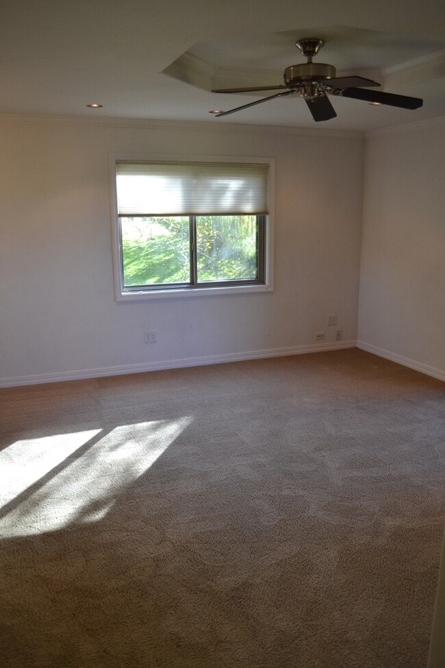 Building Photo - 2970 Columbine Dr