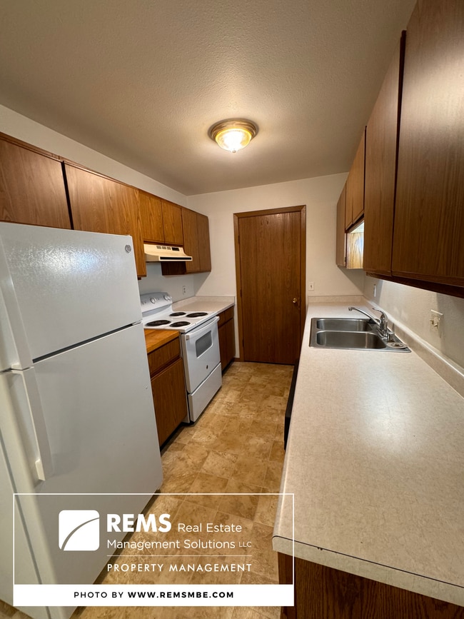 Building Photo - 564 E Slifer St