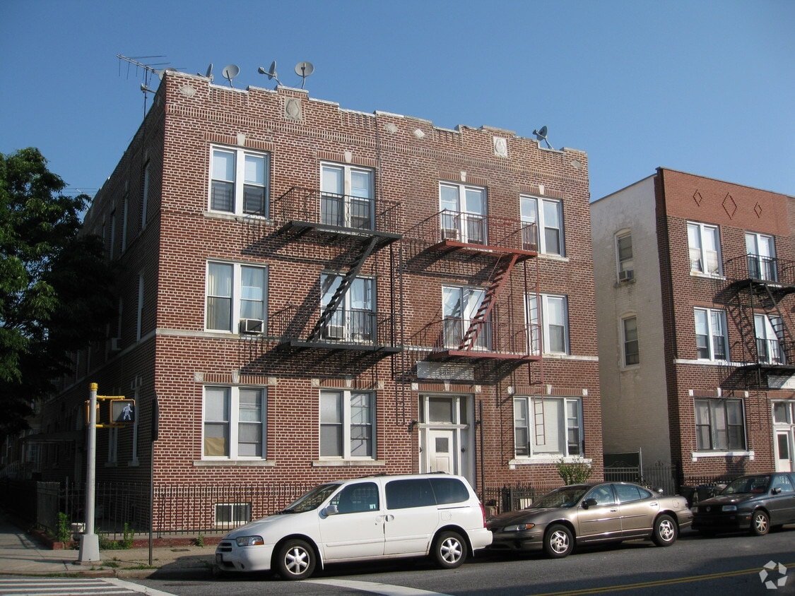 Building Photo - 8682 17th Ave