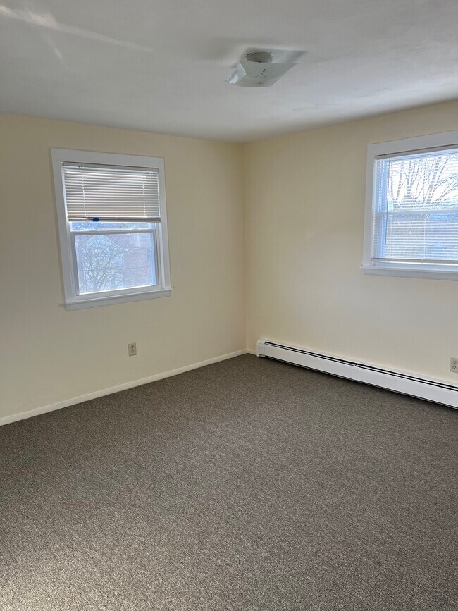Foto del edificio - 839 Squires Ave