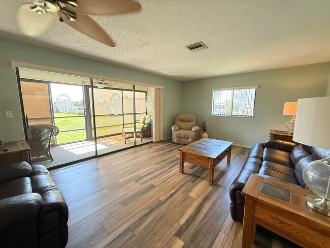 Building Photo - 2 Bedroom/2 Bathroom Available Now! 55+ An...