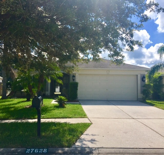 Foto principal - 27628 Breakers Dr