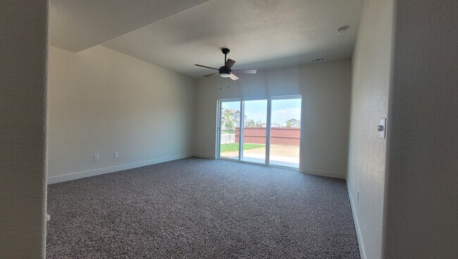 Foto del edificio - 438 Halcyon Wy