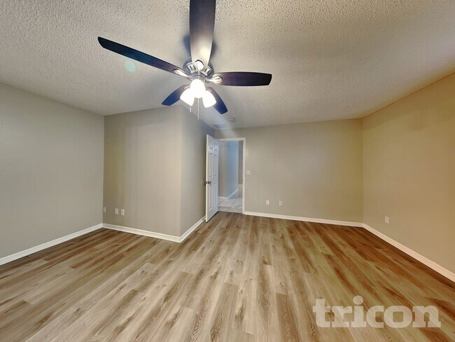 Foto del edificio - 1435 Spring Ridge Cir