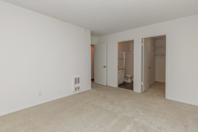 Interior Photo - Pacific Woods Apartment Homes