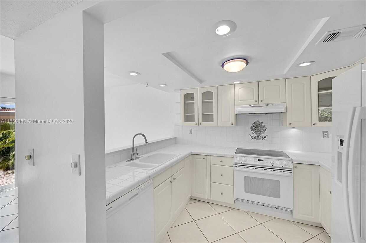 Primary Photo - 5555 N Ocean Blvd