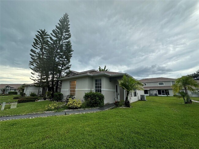 Building Photo - 14572 Laguna Beach Cir
