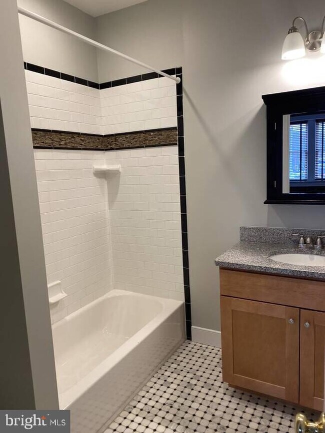 Foto del edificio - 389 Rhode Island Ave NW