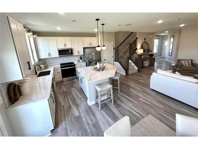 Building Photo - 14949 Athlone Pl