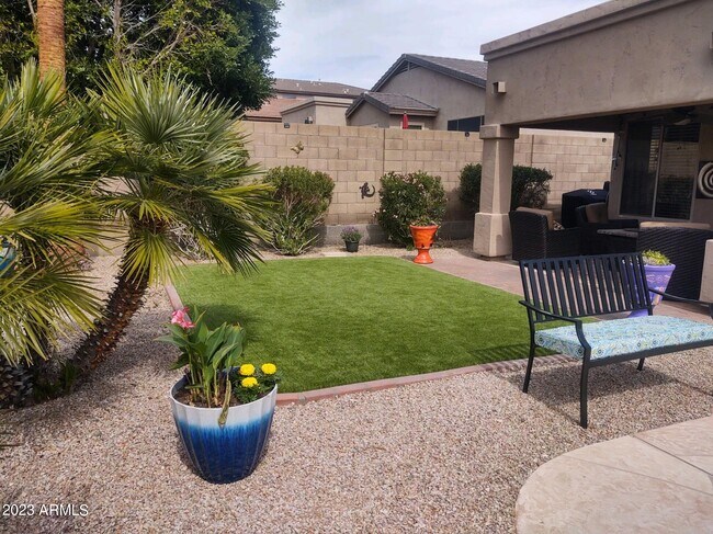 Foto del edificio - 16442 S 16th Ln