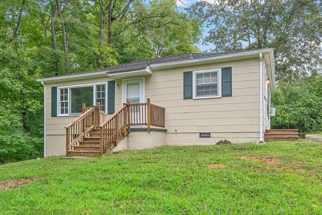 Building Photo - 2 Bedroom Home For Rent Near APSU!