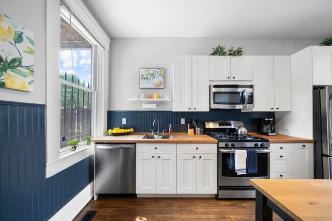 Building Photo - 1826 Republic St