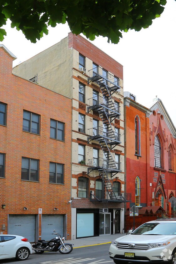 Primary Photo - 178 Norfolk St