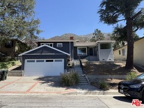 Building Photo - 3035 Highridge Rd