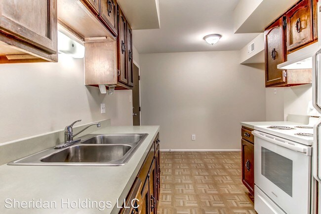 Building Photo - 210 W 35th Ave