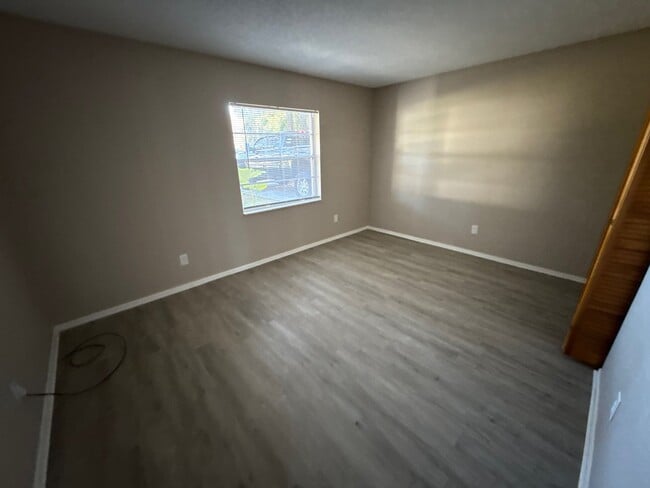 Building Photo - 2374 S Sandburg Pt