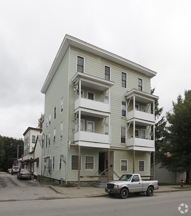 Building Photo - 40 River St