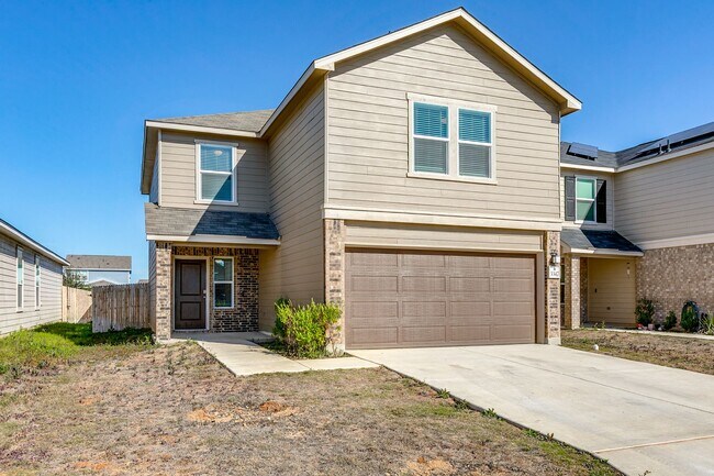 Foto del edificio - Welcome home to this 3-bedroom 2.5-bath in the desirable Marbella community