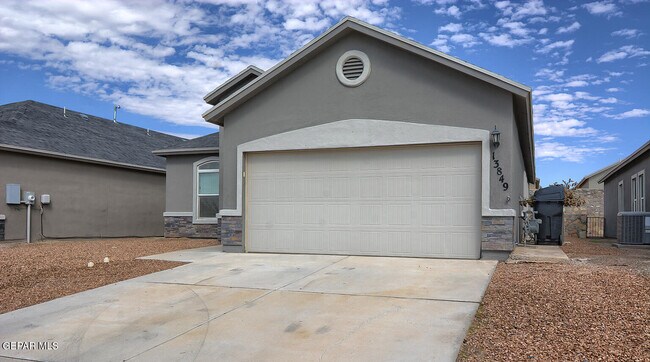 Foto del edificio - 13849 Garforth Ave