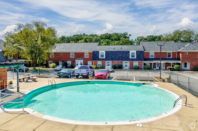 ¡Piscina comunitaria - Harbor Oak Townhomes