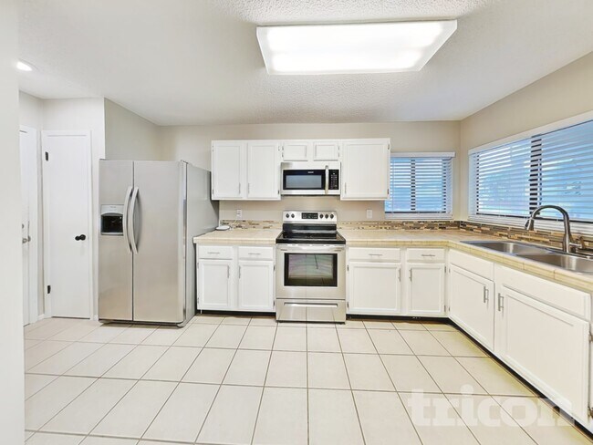 Foto del edificio - 419 E Springtree Way