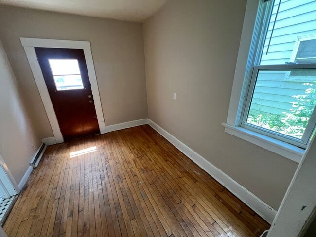 Foto del edificio - 219 E Mifflin St