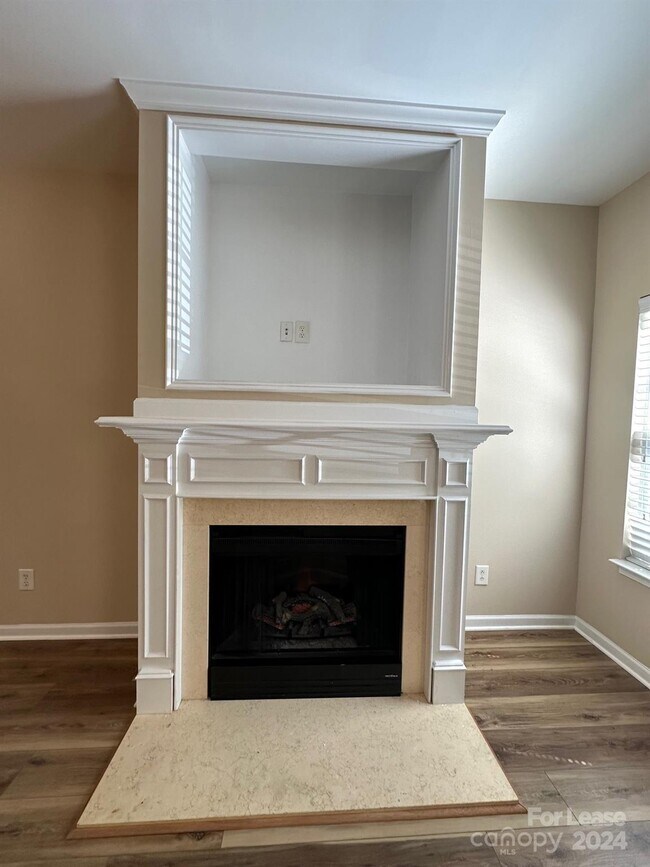 Foto del edificio - 8637 Wandering Creek Way