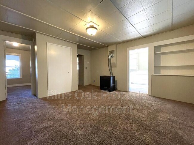 Foto del edificio - 605 W 6th St