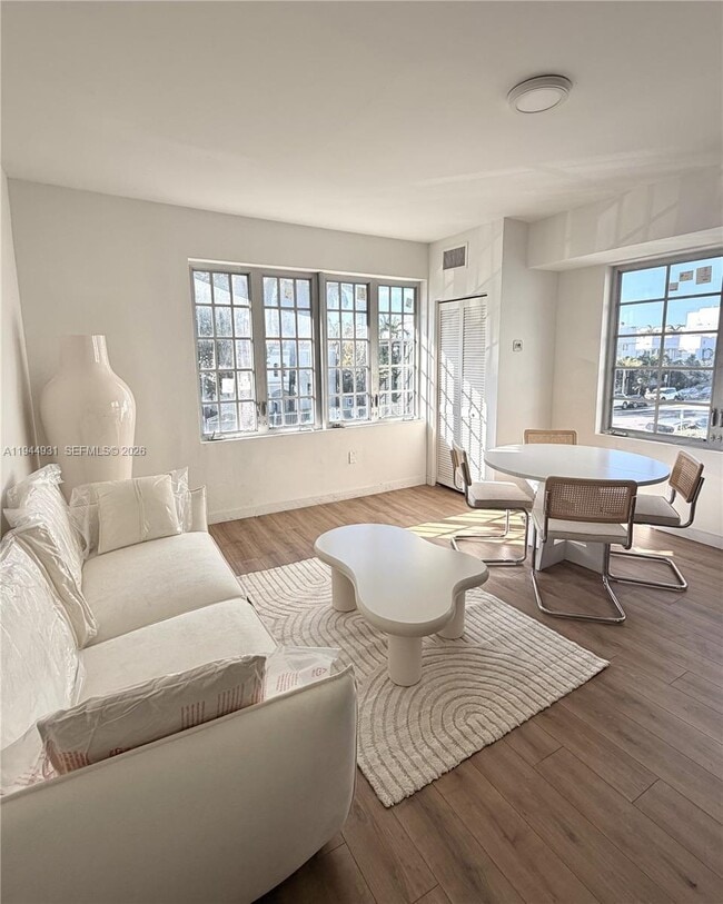 Building Photo - 1525 Euclid Ave