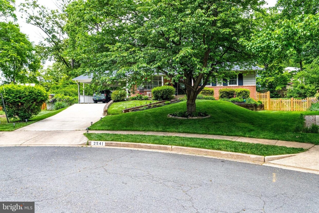 Primary Photo - 2541 Villanova Ct