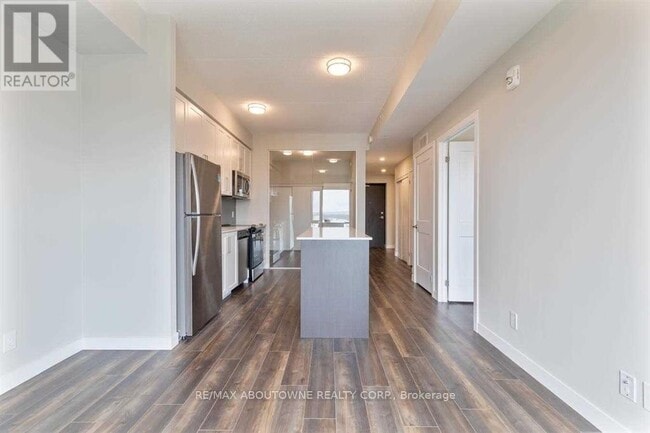 Building Photo - 15 Queen St S