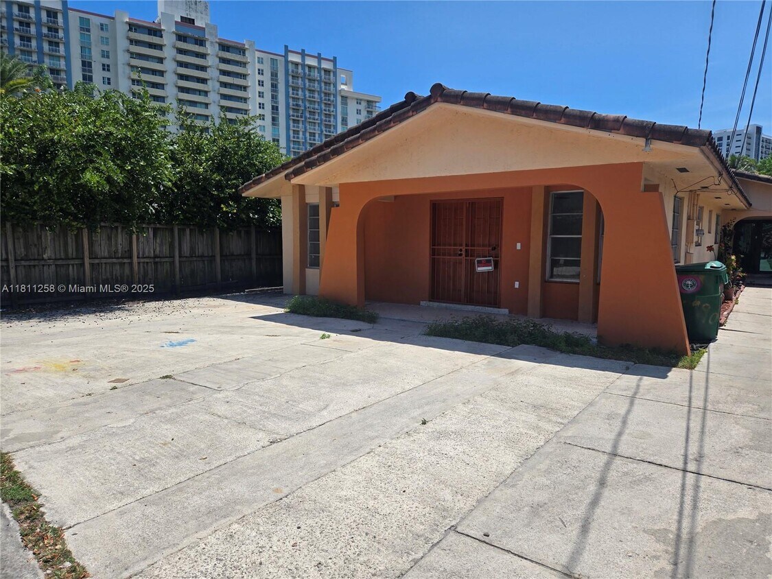 Foto del edificio - 2988 SW 21st Ter