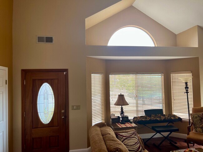 Entrance - 2719 Thomas Ct