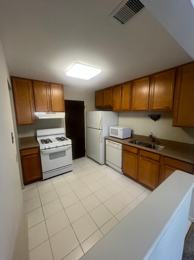 Foto del edificio - 584 Williamsburg Ct