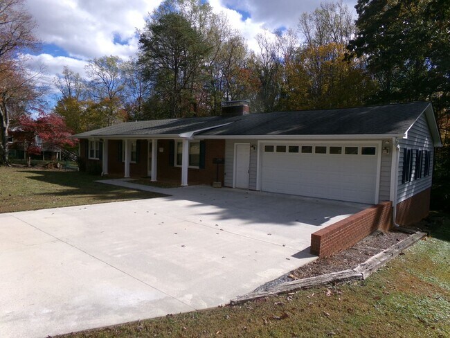 Photo - Country Living in Town House
